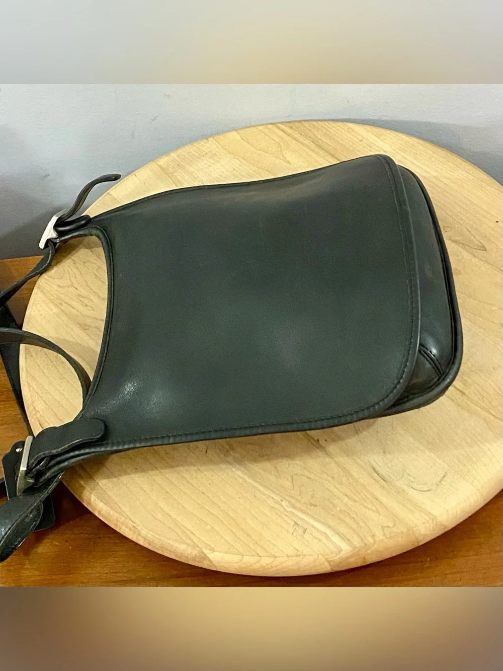 Vintage Coach Slim Hippie Flap Black Leather Crossbody Handbag Adjustable 9135